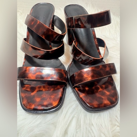 LMS Tortoise Shell Block Heel Sandals - Picture 4 of 7
